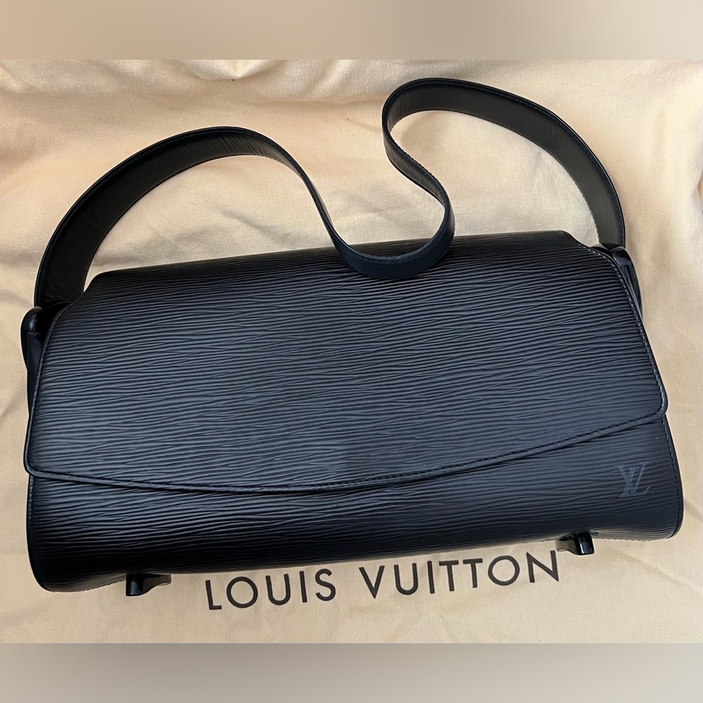 Authentic Louis Vuitton Black Epi Leather bag mint condition / Box & Bag